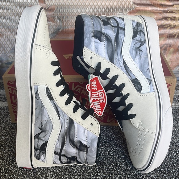 Vans Men’s Comfycush Sk8-Hi
After Dark White/Black
VN0AZTNOYB2
Sneakers - Picture 12 of 16